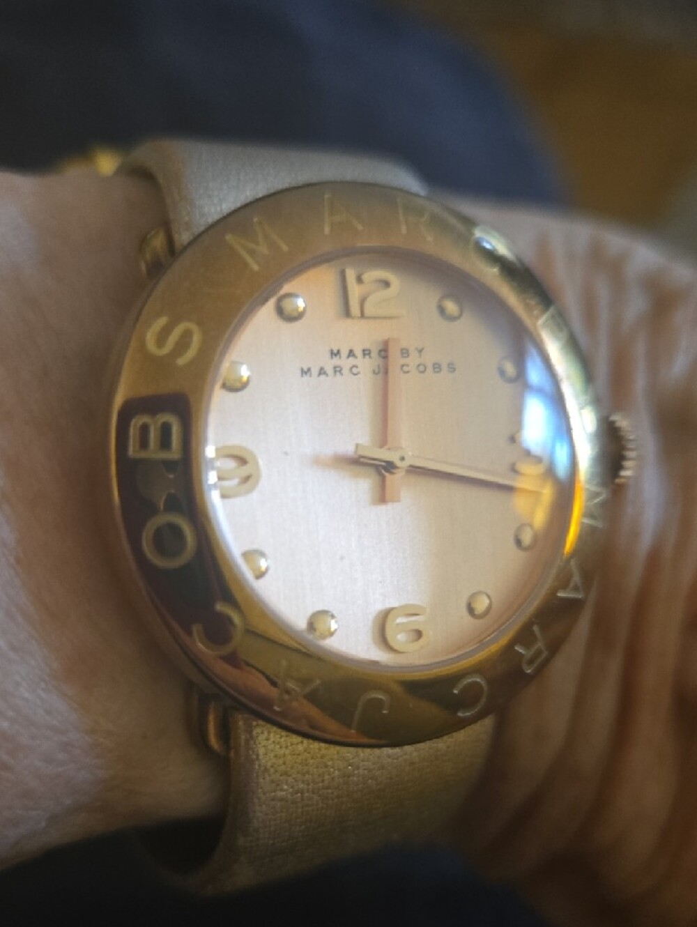 Marc Jacobs Gold-Tone Round Women's Watch - Gold Strap - Picture 4 of 4